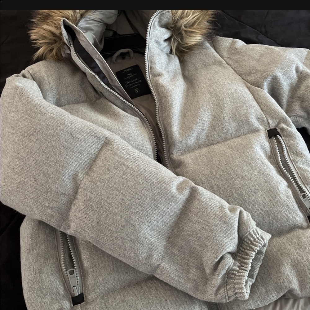Grey gap puffer